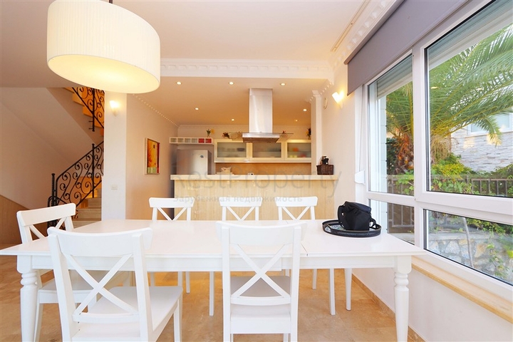 فيلا مع تراس واسع في الجزء الأخضر من منطقة كوناكلي