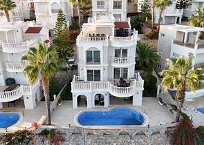 فيلا مع تراس واسع في الجزء الأخضر من منطقة كوناكلي