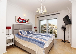 فيلا مع تراس واسع في الجزء الأخضر من منطقة كوناكلي