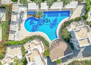 فيلا مع تراس واسع في الجزء الأخضر من منطقة كوناكلي