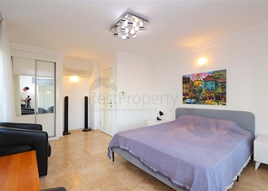 فيلا مع تراس واسع في الجزء الأخضر من منطقة كوناكلي