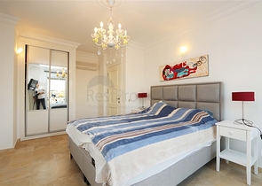 فيلا مع تراس واسع في الجزء الأخضر من منطقة كوناكلي