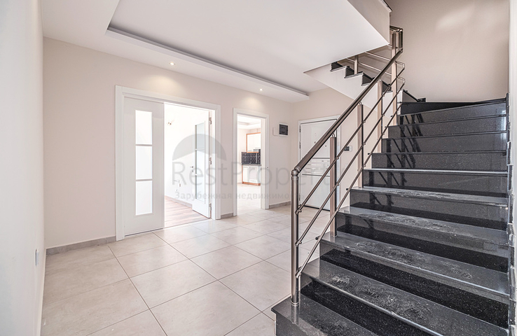 بنتهاوس 6 + 1 مع تراسات في منطقة أوبا