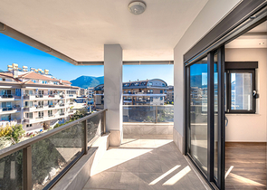 بنتهاوس 6 + 1 مع تراسات في منطقة أوبا