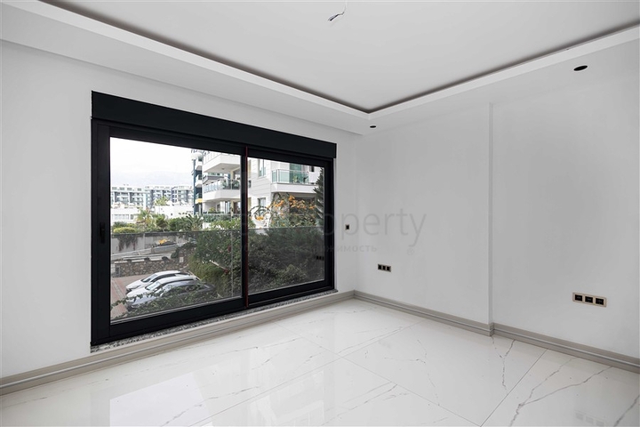 شقة من أربع غرف نوم 4+1 مع تراس وبنية تحتية ممتدة في منطقة كارجيجاك