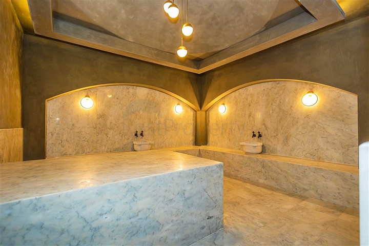 شقة من أربع غرف نوم 4+1 مع تراس وبنية تحتية ممتدة في منطقة كارجيجاك