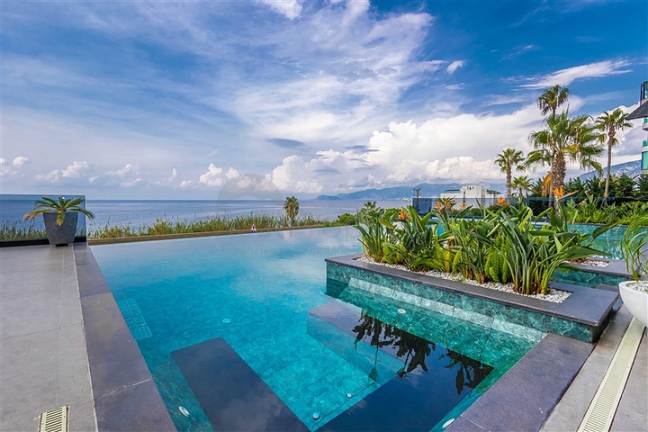 شقة من أربع غرف نوم 4+1 مع تراس وبنية تحتية ممتدة في منطقة كارجيجاك