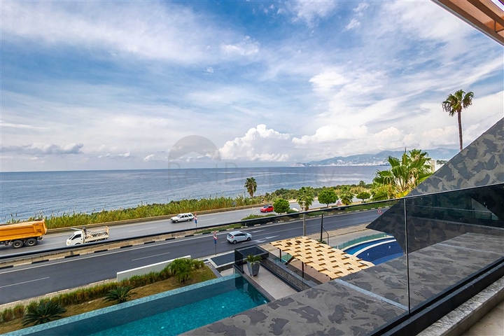 شقة من أربع غرف نوم 4+1 مع تراس وبنية تحتية ممتدة في منطقة كارجيجاك