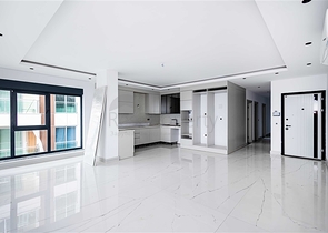 شقة من أربع غرف نوم 4+1 مع تراس وبنية تحتية ممتدة في منطقة كارجيجاك