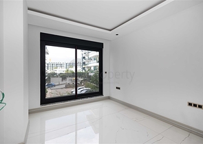 شقة من أربع غرف نوم 4+1 مع تراس وبنية تحتية ممتدة في منطقة كارجيجاك