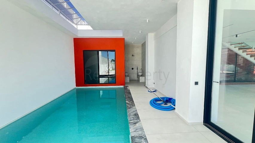 فيلا حديثة منفصلة 4 + 1 مع قطعة أرض كبيرة في فتحية