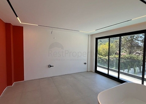 فيلا حديثة منفصلة 4 + 1 مع قطعة أرض كبيرة في فتحية