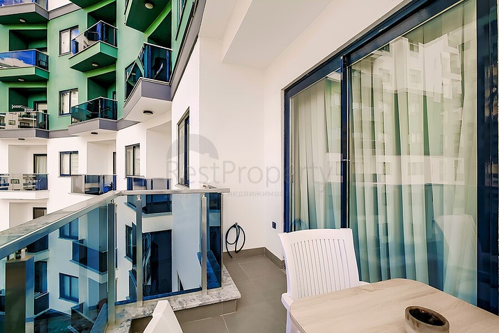 شقة مريحة مفروشة 1 + 1 في مجمع سكني حديث