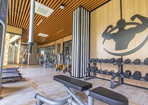 شقة مريحة مفروشة 1 + 1 في مجمع سكني حديث