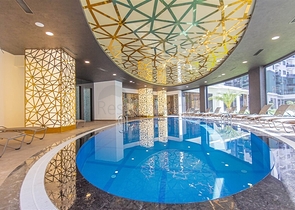 شقة مريحة مفروشة 1 + 1 في مجمع سكني حديث