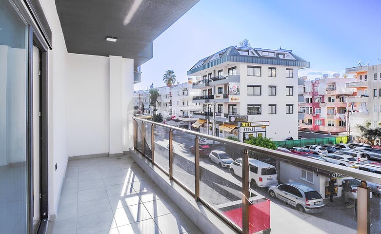 شقة حديثة 1 + 1 في وسط ألانيا