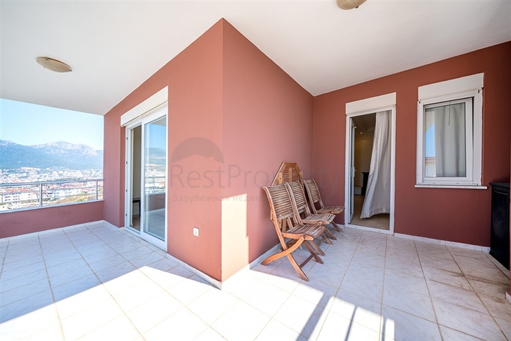 بنتهاوس واسع 4 + 1 مع تراس في منطقة توسمور