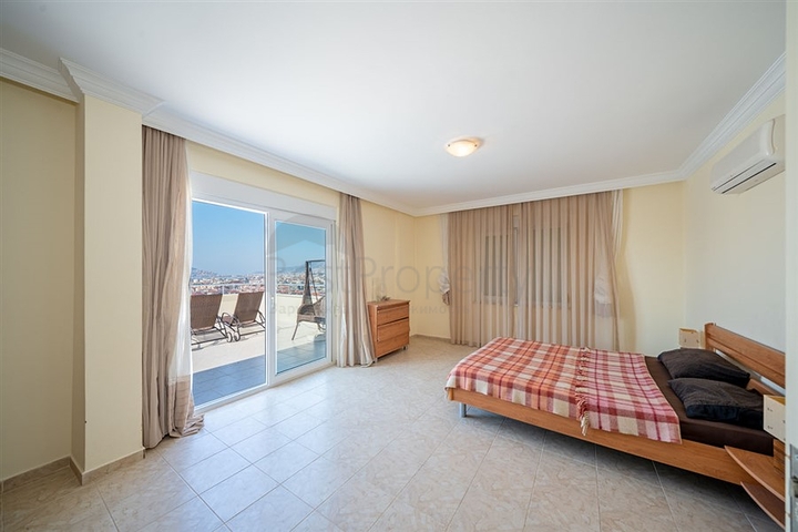 بنتهاوس واسع 4 + 1 مع تراس في منطقة توسمور